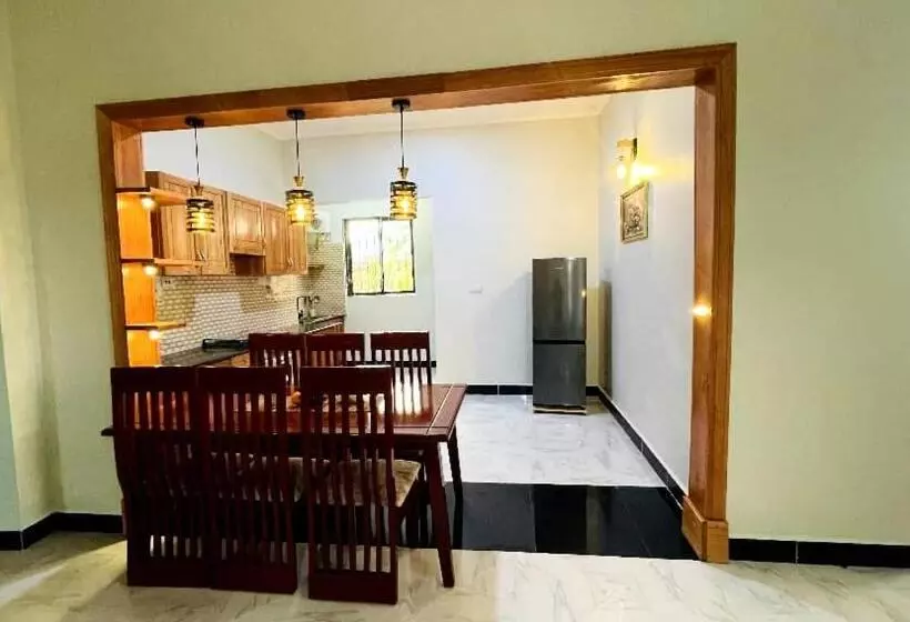 تختخواب و صبحانه Safi House