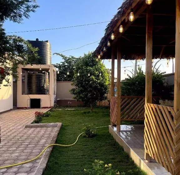 تختخواب و صبحانه Safi House