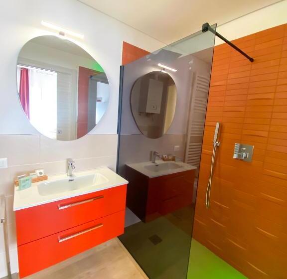 تختخواب و صبحانه The Platform Rooms