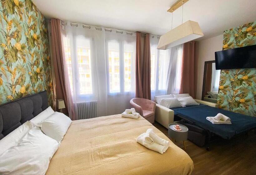 تختخواب و صبحانه The Platform Rooms