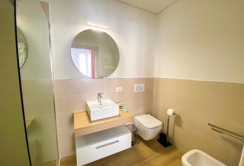 تختخواب و صبحانه The Platform Rooms