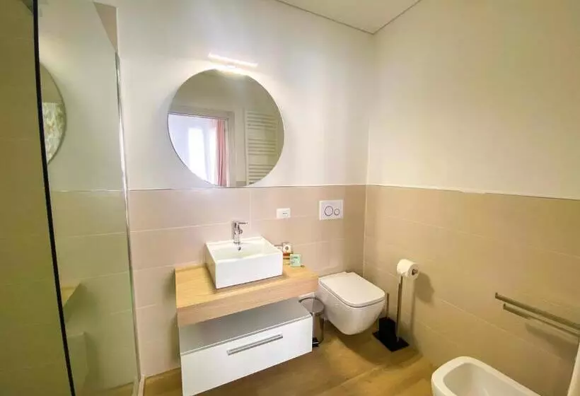 تختخواب و صبحانه The Platform Rooms