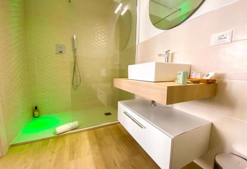 تختخواب و صبحانه The Platform Rooms