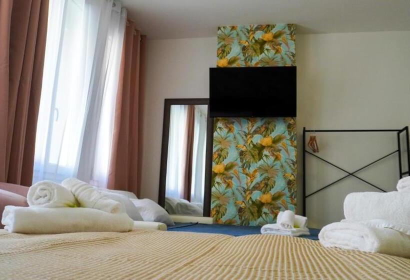 تختخواب و صبحانه The Platform Rooms