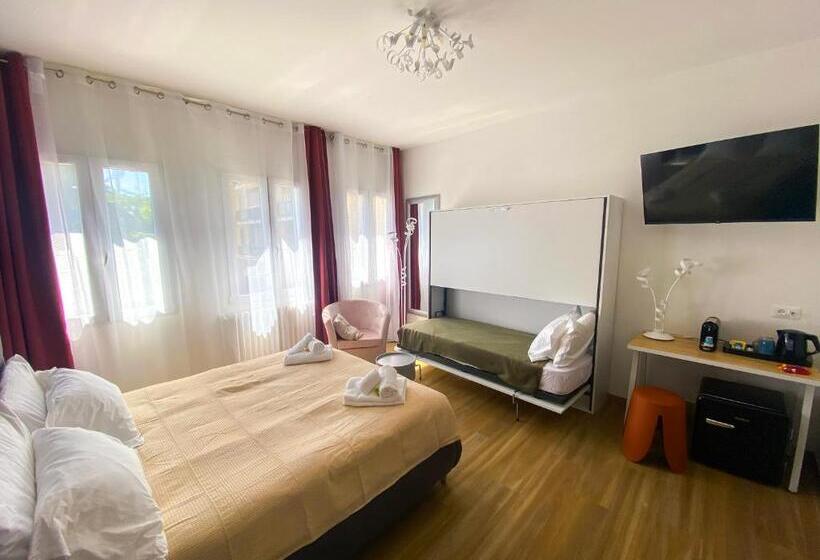 تختخواب و صبحانه The Platform Rooms