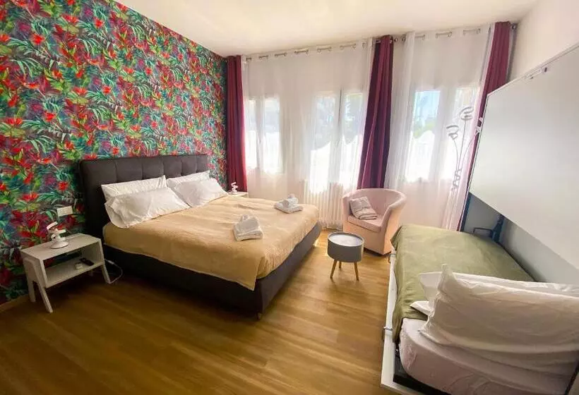 تختخواب و صبحانه The Platform Rooms