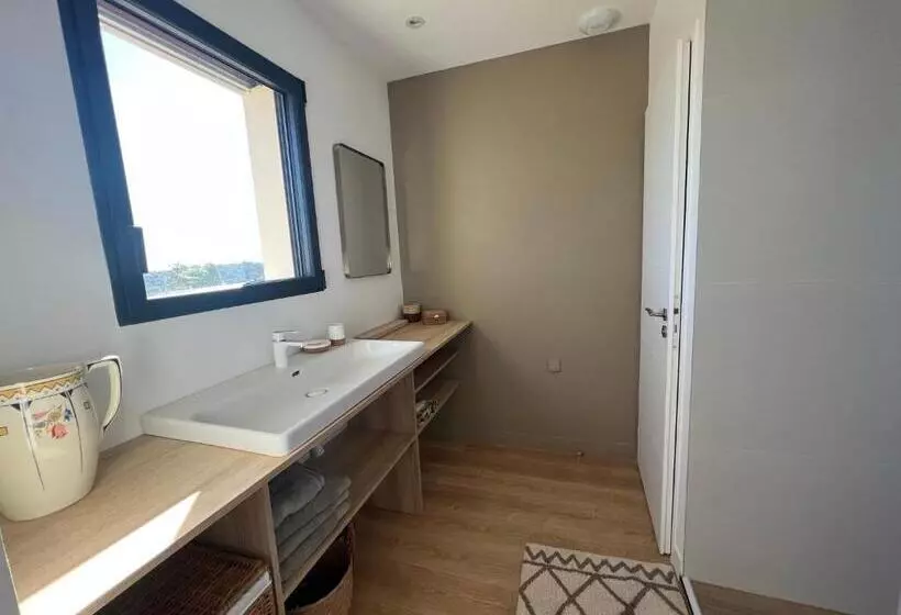 Aamiaismajoitus (B&B) Villa Nomade Proche De Cannes