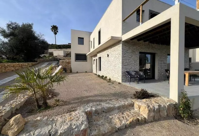 Aamiaismajoitus (B&B) Villa Nomade Proche De Cannes