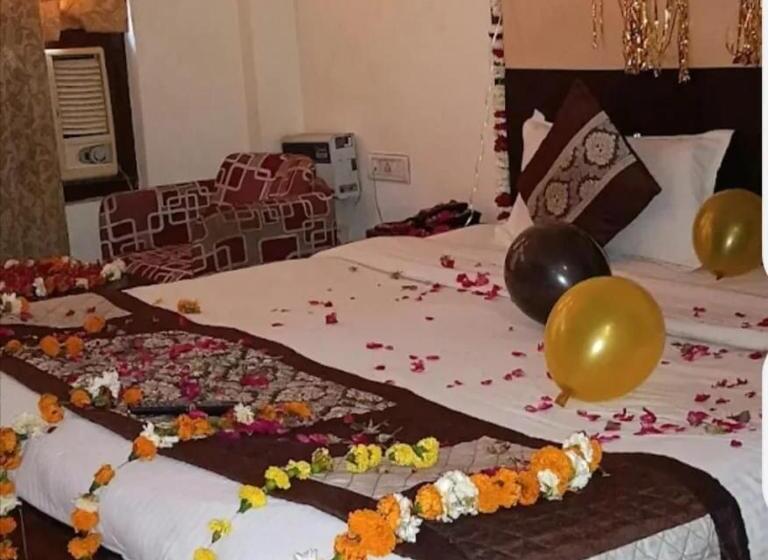 Goyal Plaza Hotel 5 Mint. Waling Distance From Pushkar Lake
