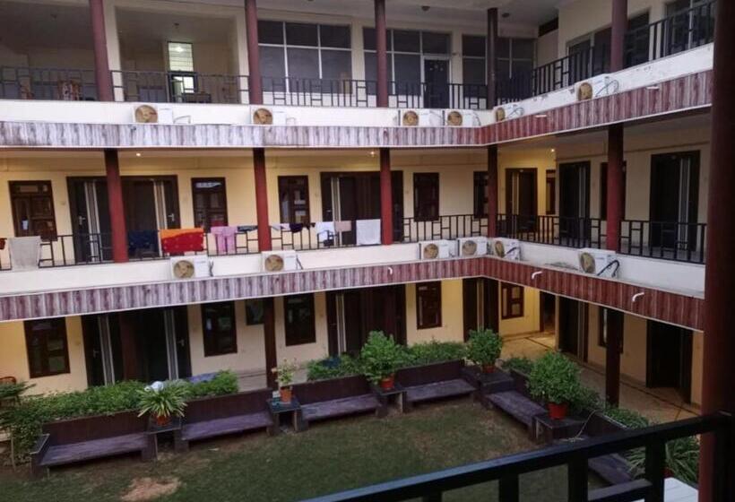 Goyal Plaza Hotel 5 Mint. Waling Distance From Pushkar Lake