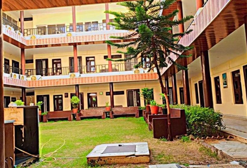 Goyal Plaza Hotel 5 Mint. Waling Distance From Pushkar Lake