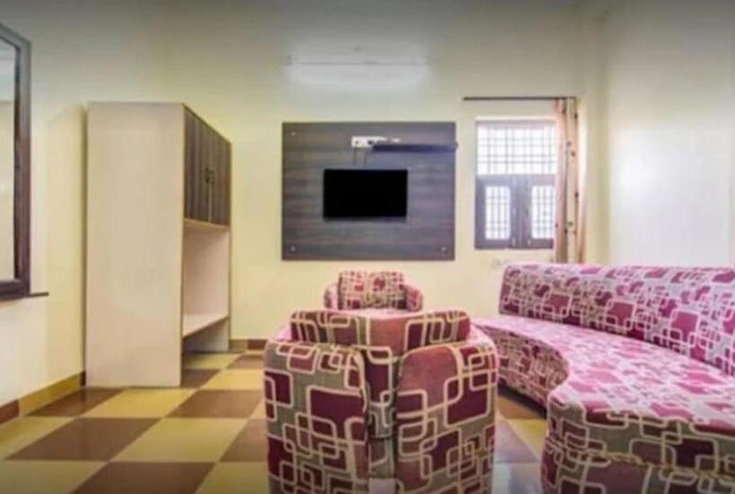 Goyal Plaza Hotel 5 Mint. Waling Distance From Pushkar Lake