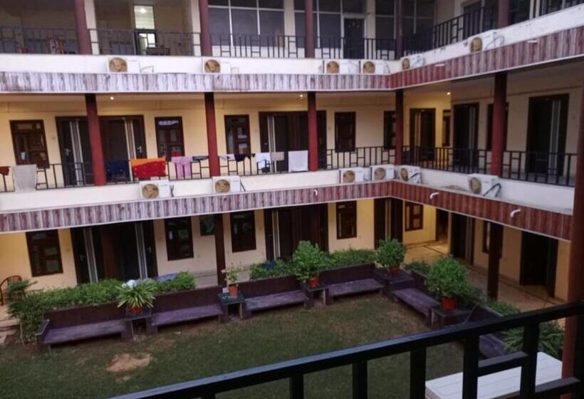 Goyal Plaza Hotel 5 Mint. Waling Distance From Pushkar Lake