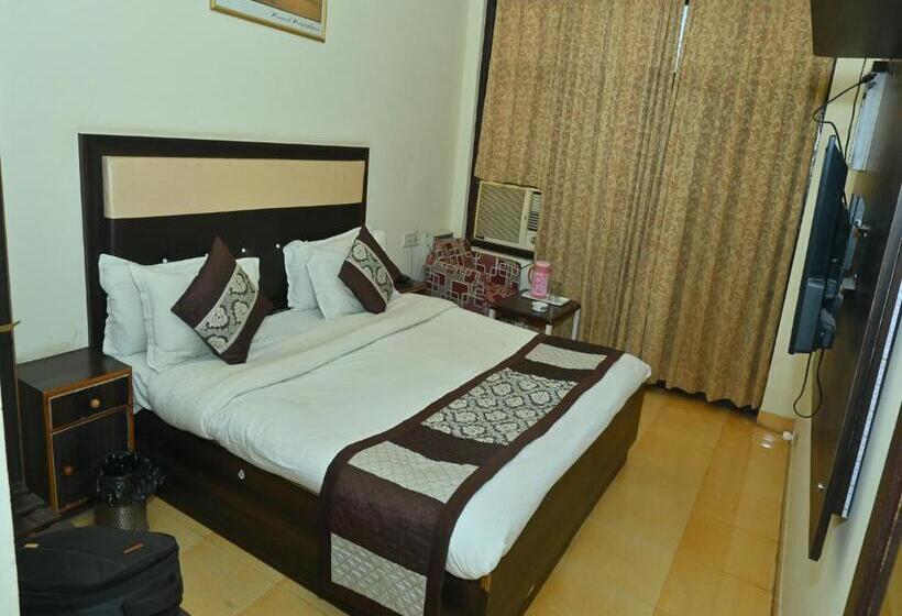 Goyal Plaza Hotel 5 Mint. Waling Distance From Pushkar Lake