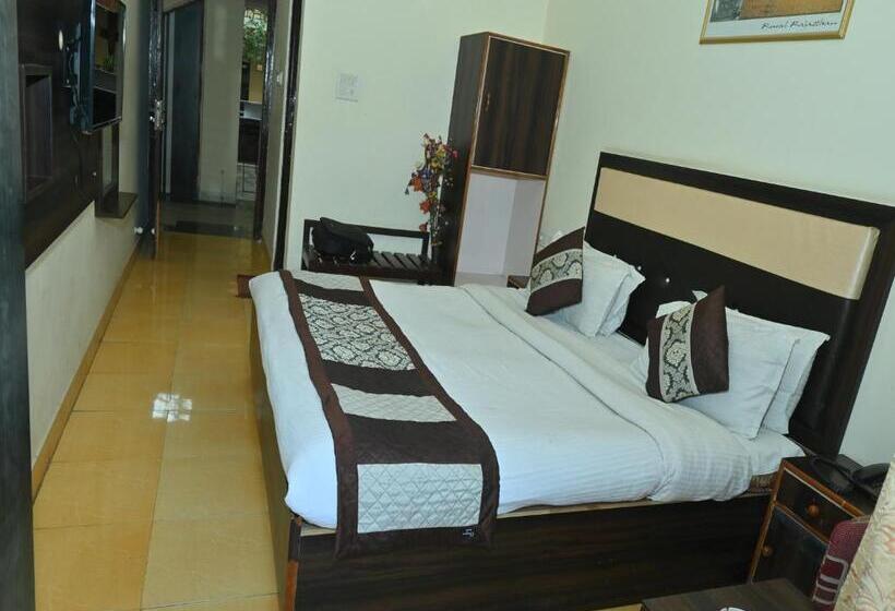 Goyal Plaza Hotel 5 Mint. Waling Distance From Pushkar Lake