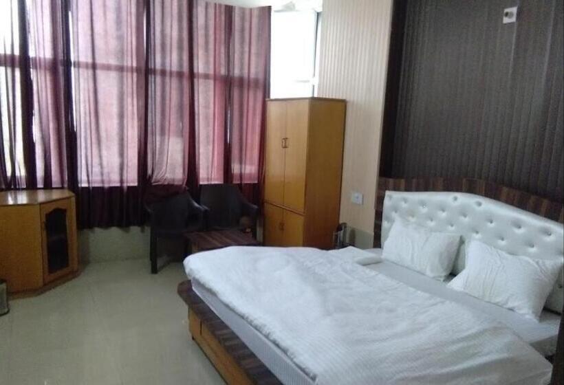 فندق Hirtik dens