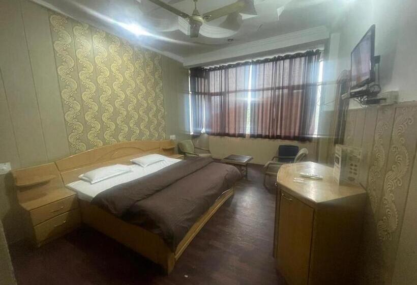 فندق Hirtik dens