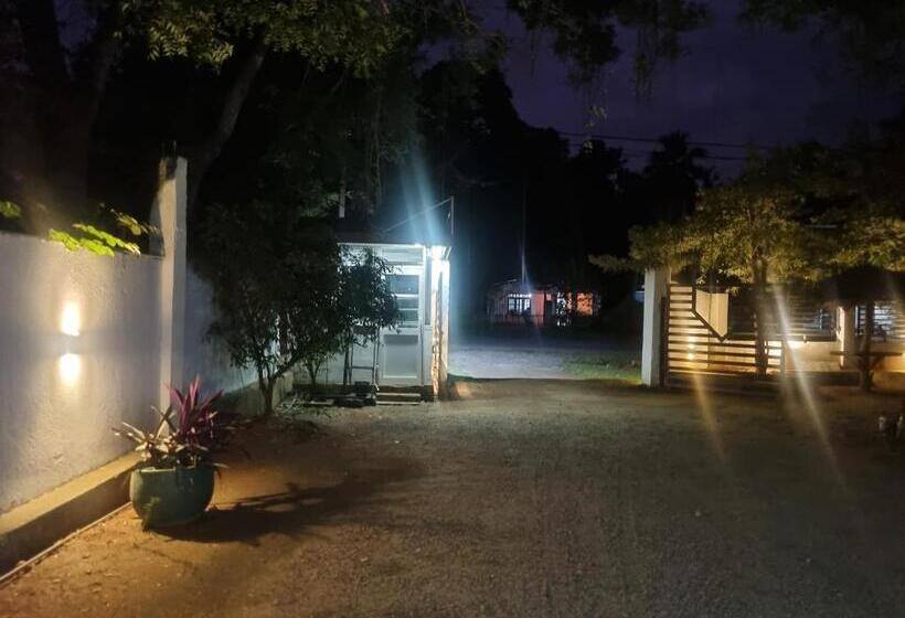 Hotel New Laya Neem Resort And Restaurant