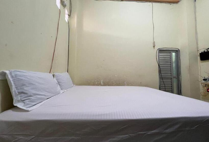 ホテル Oyo 93683 Kost Naura