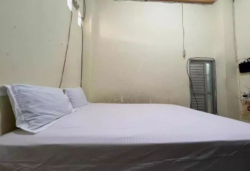 Hotelli Oyo 93683 Kost Naura