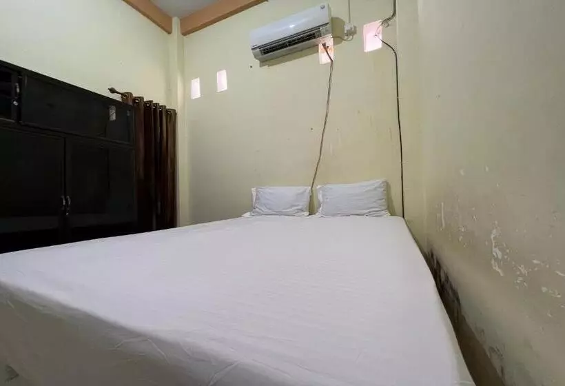 Hotelli Oyo 93683 Kost Naura