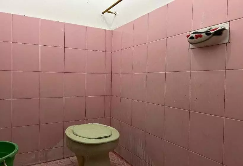 Hotelli Oyo 93683 Kost Naura