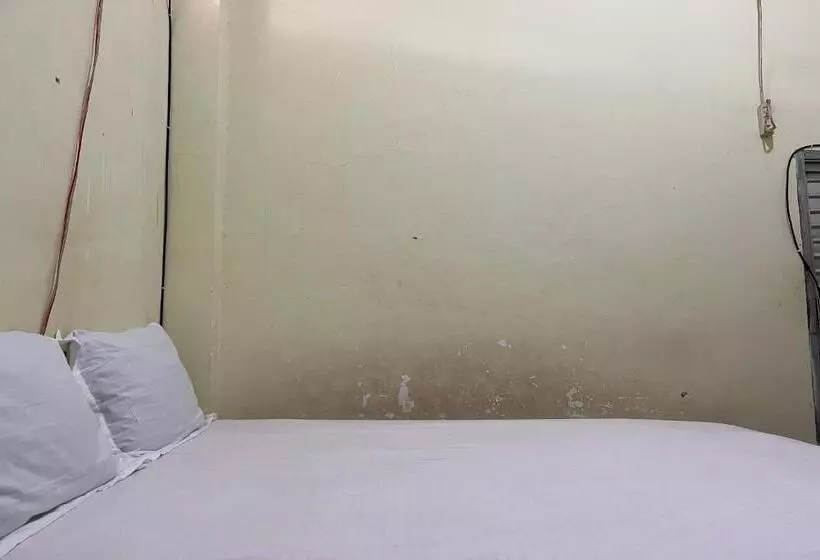 Hotelli Oyo 93683 Kost Naura