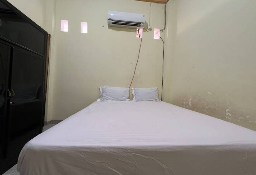 ホテル Oyo 93683 Kost Naura