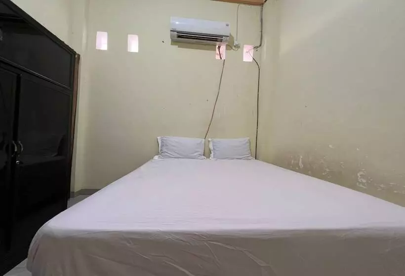 Hotelli Oyo 93683 Kost Naura