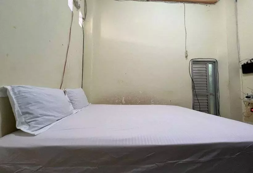 Hotelli Oyo 93683 Kost Naura