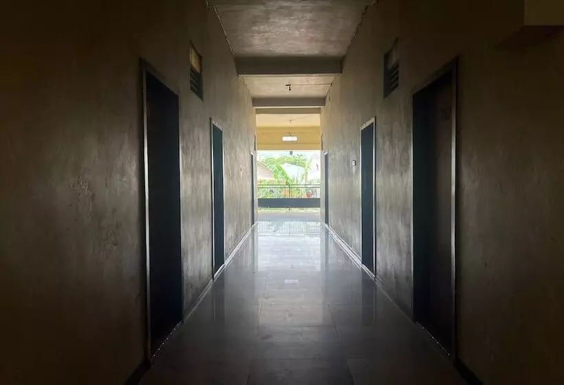 Hotelli Oyo 93683 Kost Naura