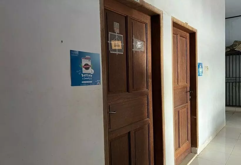 Hotelli Oyo 93683 Kost Naura