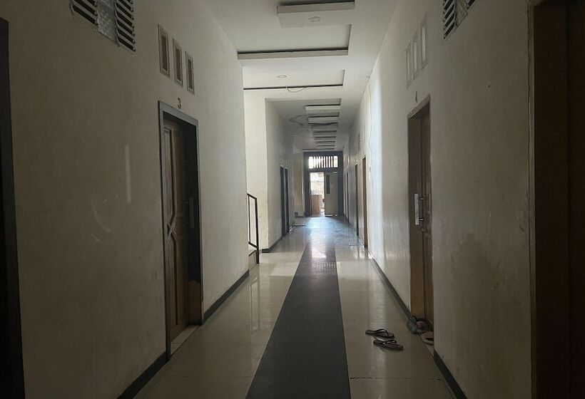 ホテル Oyo 93683 Kost Naura