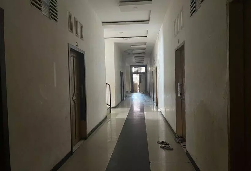 Hotelli Oyo 93683 Kost Naura