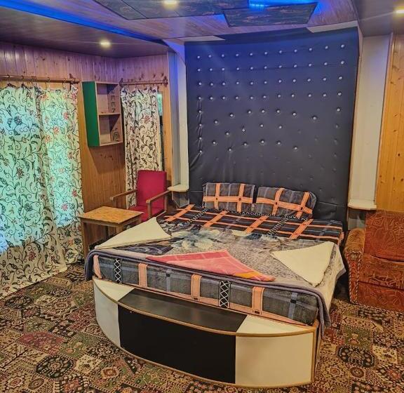 בית מלון כפרי Twinkle Sonmarg