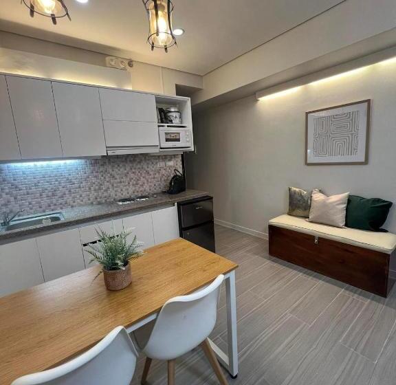 Joyce Condo @ Centrio Towers