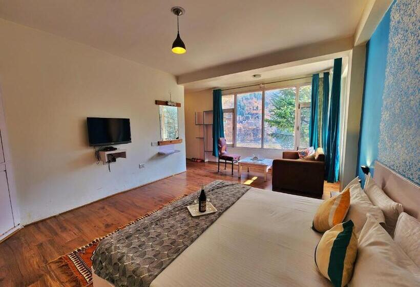 Page 3   A Riverside Hotel And Bar