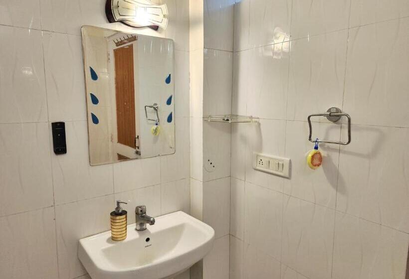 Page 3   A Riverside Hotel And Bar