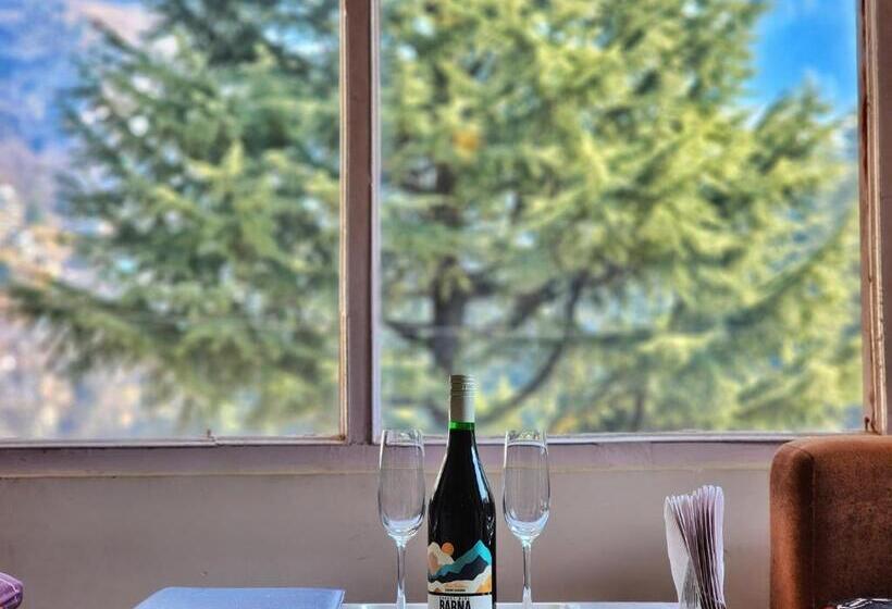 Page 3   A Riverside Hotel And Bar