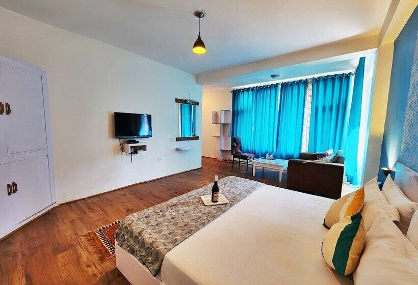 Page 3   A Riverside Hotel And Bar