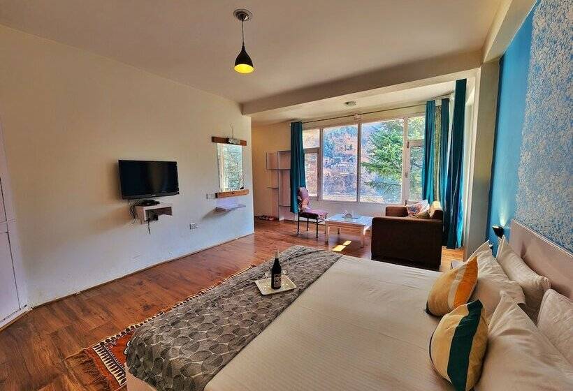 Page 3   A Riverside Hotel And Bar