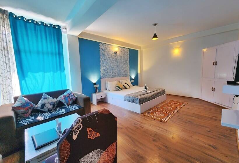 Page 3   A Riverside Hotel And Bar