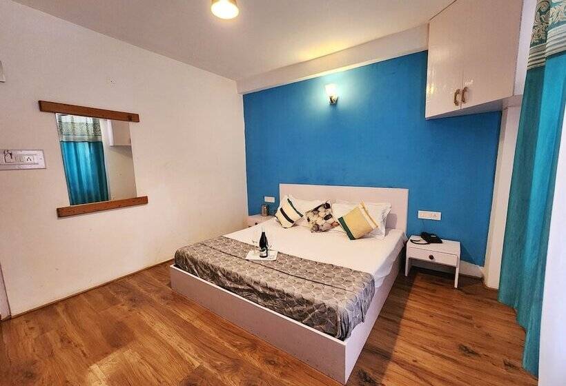 Page 3   A Riverside Hotel And Bar