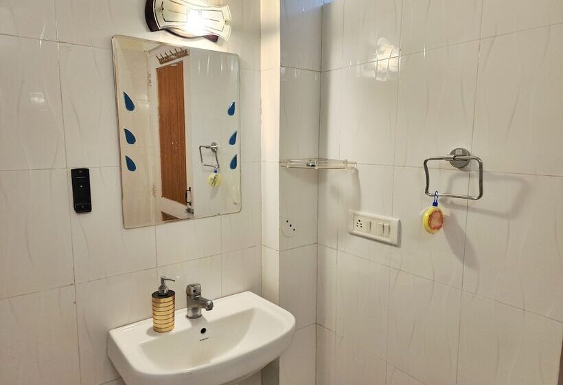 Page 3   A Riverside Hotel And Bar