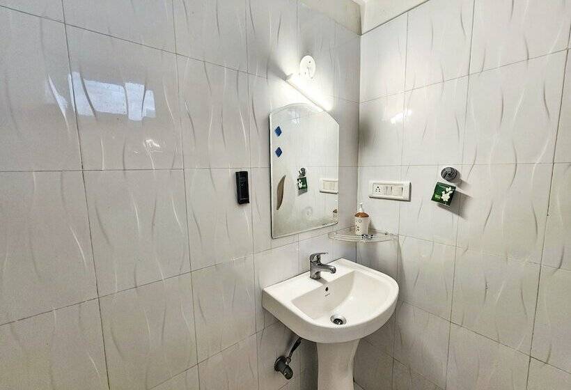 Page 3   A Riverside Hotel And Bar