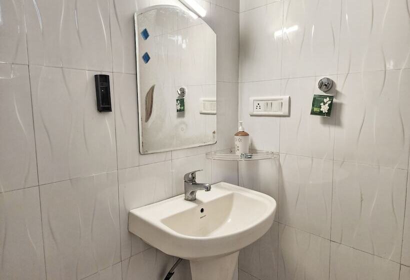 Page 3   A Riverside Hotel And Bar