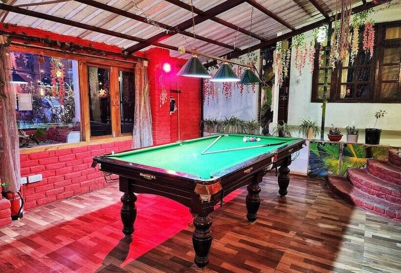 Page 3   A Riverside Hotel And Bar