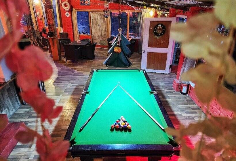 Page 3   A Riverside Hotel And Bar