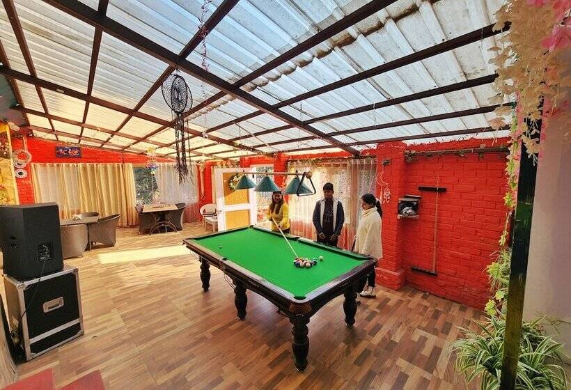 Page 3   A Riverside Hotel And Bar