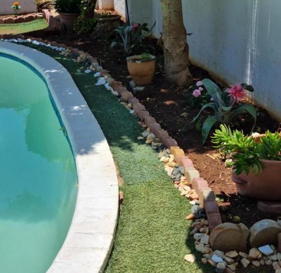 פנסיון Apelles Palace Guest House